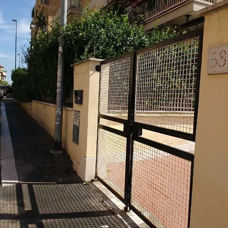 Adrian House בית אירוח רומא